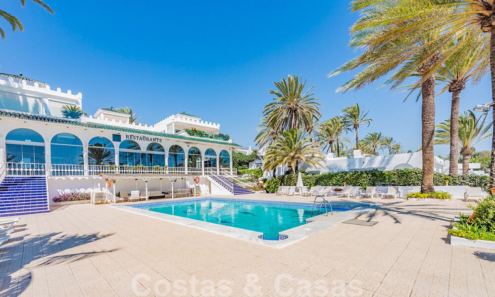 Charming house for sale, in a complex directly on the beach, with stunning sea views on the Golden Mile - Marbella 41615