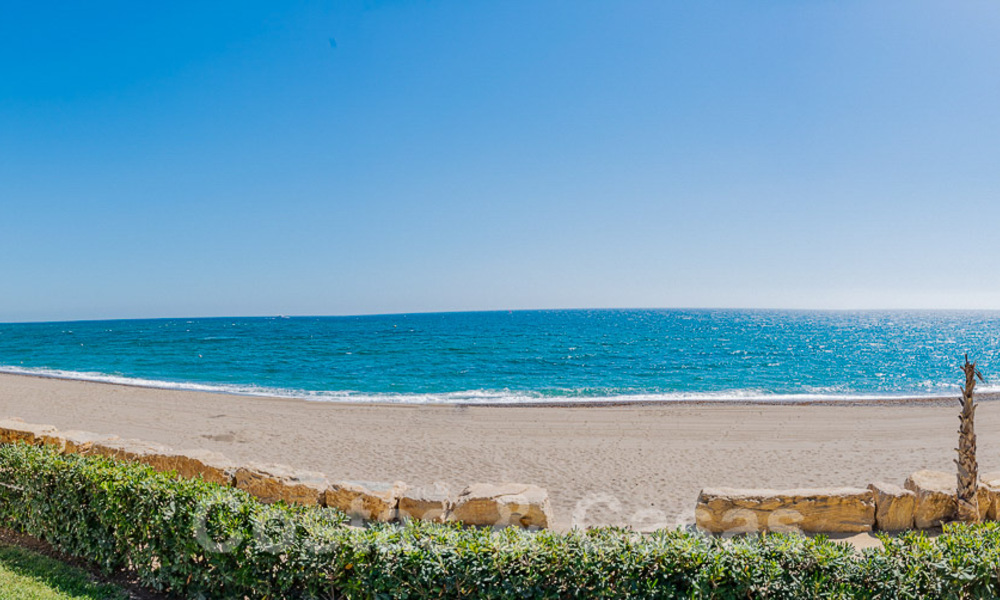 Charming house for sale, in a complex directly on the beach, with stunning sea views on the Golden Mile - Marbella 41616