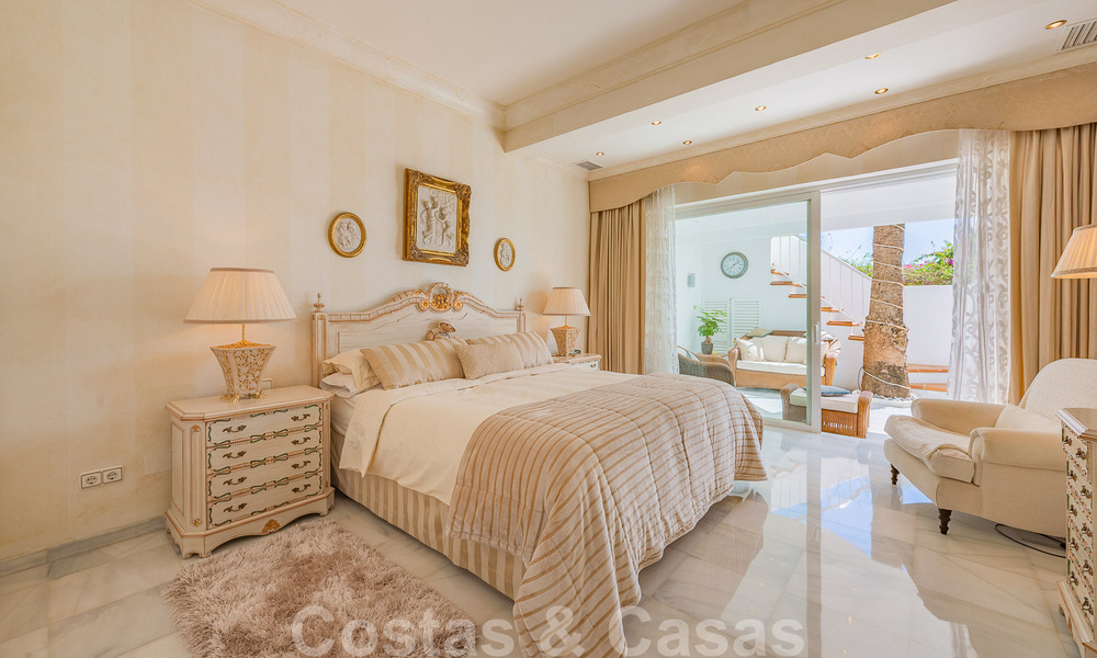 Charming house for sale, in a complex directly on the beach, with stunning sea views on the Golden Mile - Marbella 41654