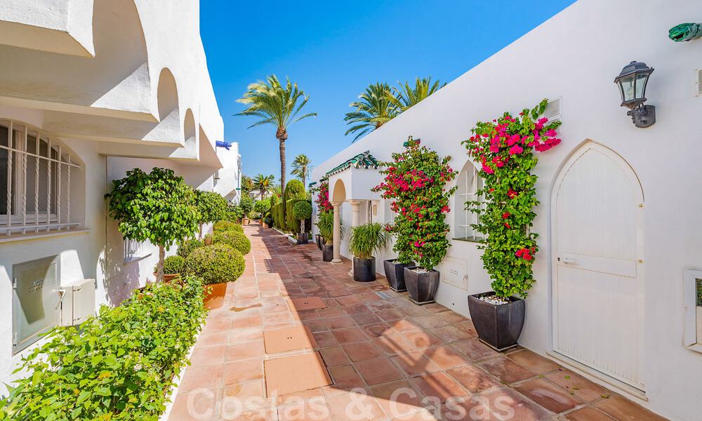 Charming house for sale, in a complex directly on the beach, with stunning sea views on the Golden Mile - Marbella 41675