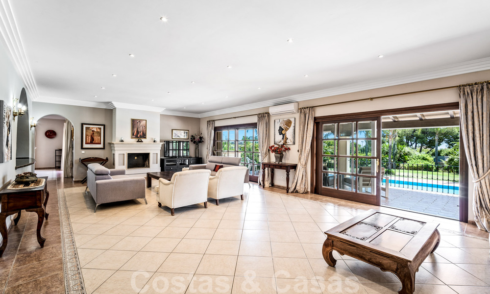 Traditional, Spanish luxury villa for sale in Benahavis - Marbella 41856
