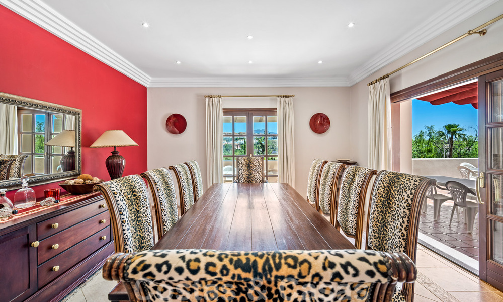 Traditional, Spanish luxury villa for sale in Benahavis - Marbella 41860
