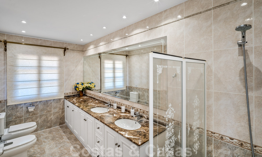 Traditional, Spanish luxury villa for sale in Benahavis - Marbella 41865