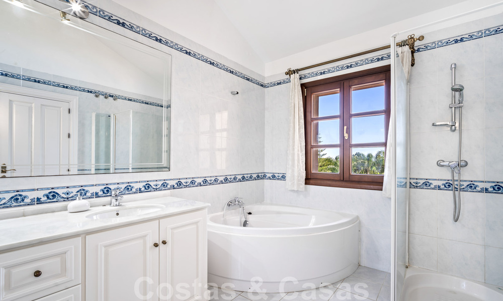 Traditional, Spanish luxury villa for sale in Benahavis - Marbella 41877