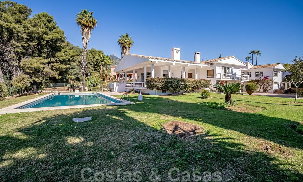 Investment opportunity. Charming villa for sale on a large plot with sea views in quiet area close to Marbella centre 41789