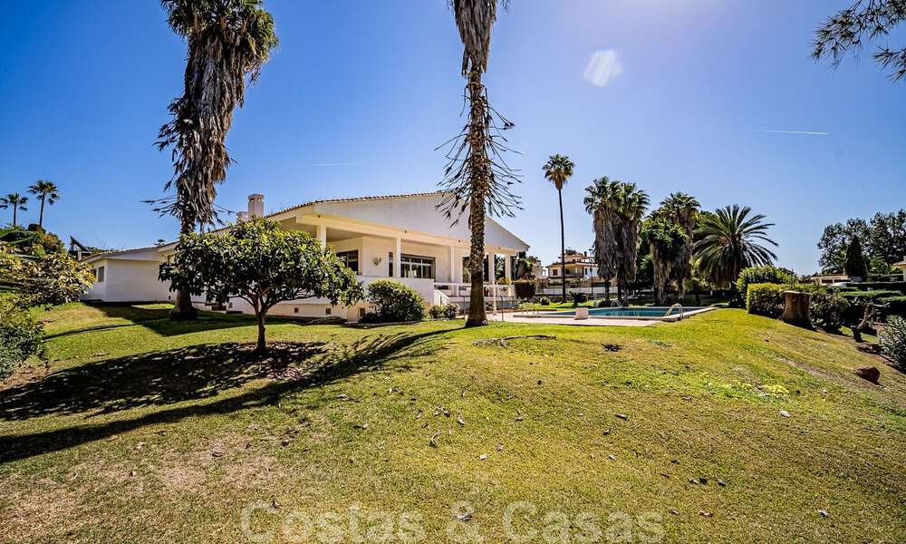 Investment opportunity. Charming villa for sale on a large plot with sea views in quiet area close to Marbella centre 41793
