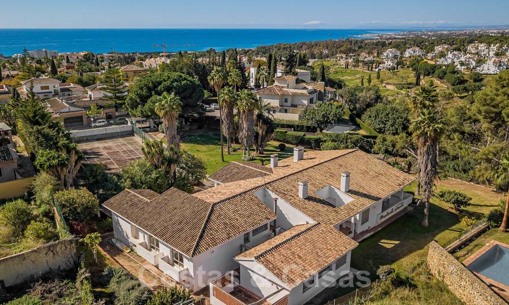 Investment opportunity. Charming villa for sale on a large plot with sea views in quiet area close to Marbella centre 41797