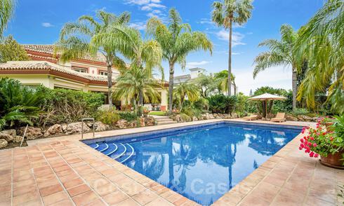 Traditional style luxury villa for sale with garden views, beachside in Guadalmina Baja in Marbella 41818