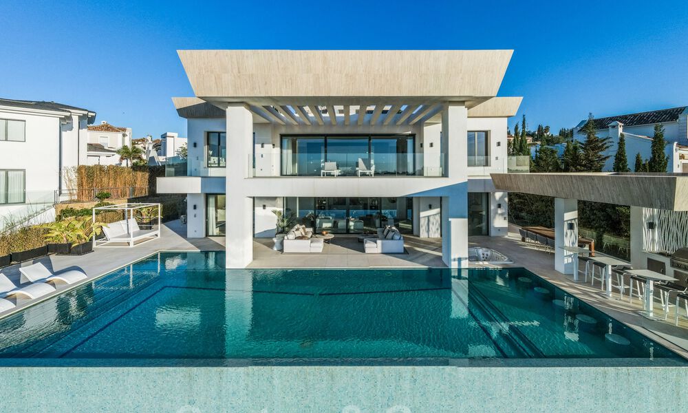 Modernist villa for sale with panoramic sea views in Marbella - Benahavis 41930