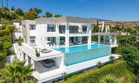 Modernist villa for sale with panoramic sea views in Marbella - Benahavis 58772