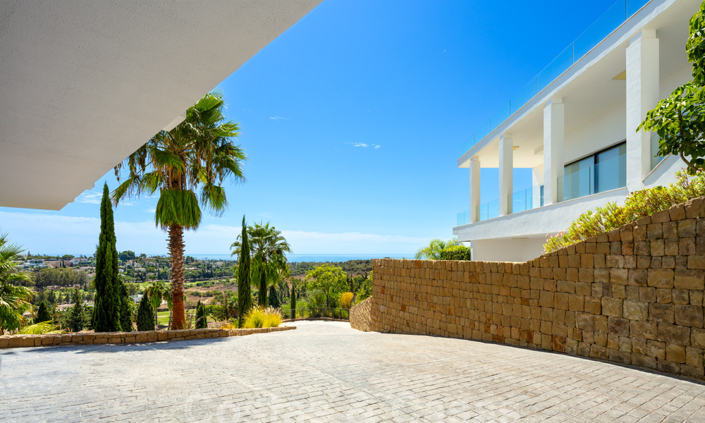 Modernist villa for sale with panoramic sea views in Marbella - Benahavis 58776