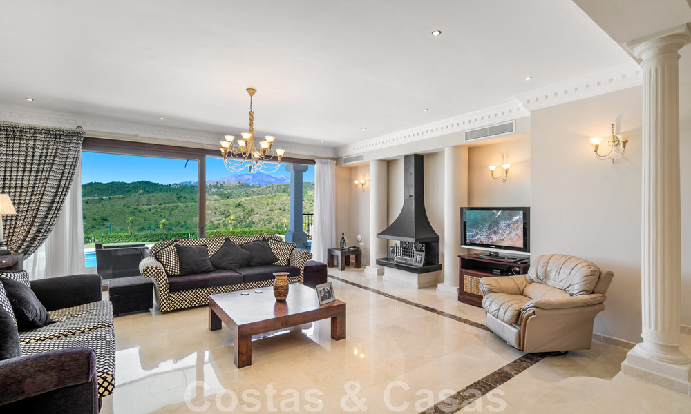 Luxury villa in a classical Mediterranean style for sale with sea views in Benahavis - Marbella 41979