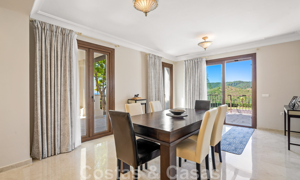 Luxury villa in a classical Mediterranean style for sale with sea views in Benahavis - Marbella 41981