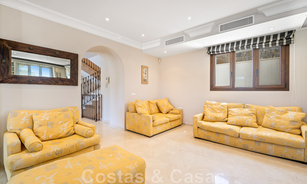 Luxury villa in a classical Mediterranean style for sale with sea views in Benahavis - Marbella 41986