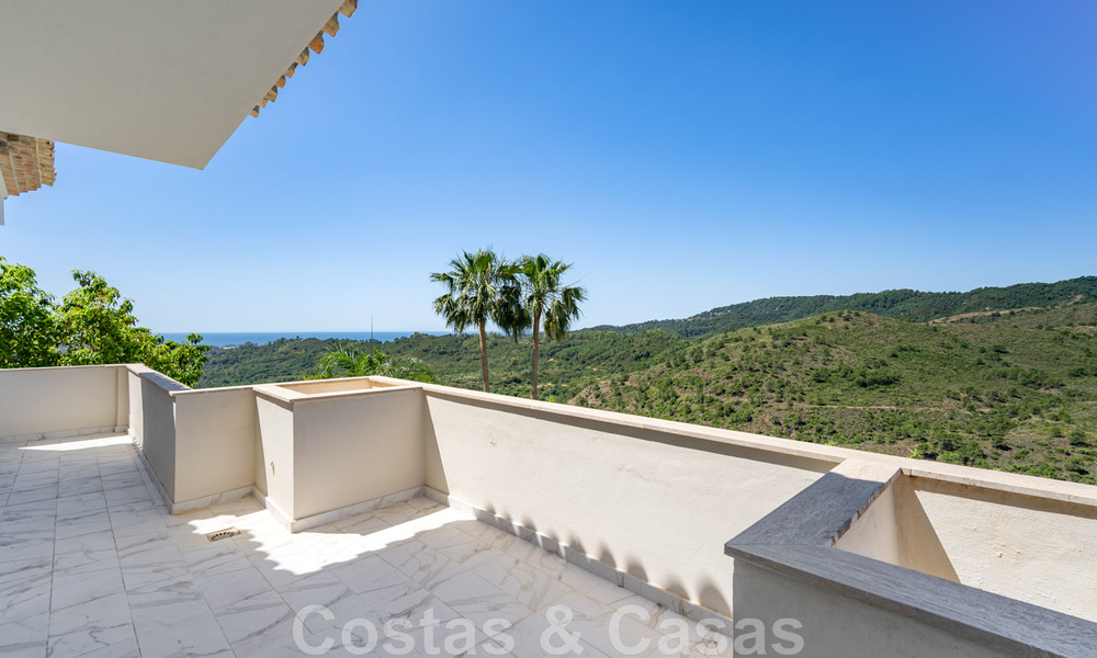 Luxury villa in a classical Mediterranean style for sale with sea views in Benahavis - Marbella 41992