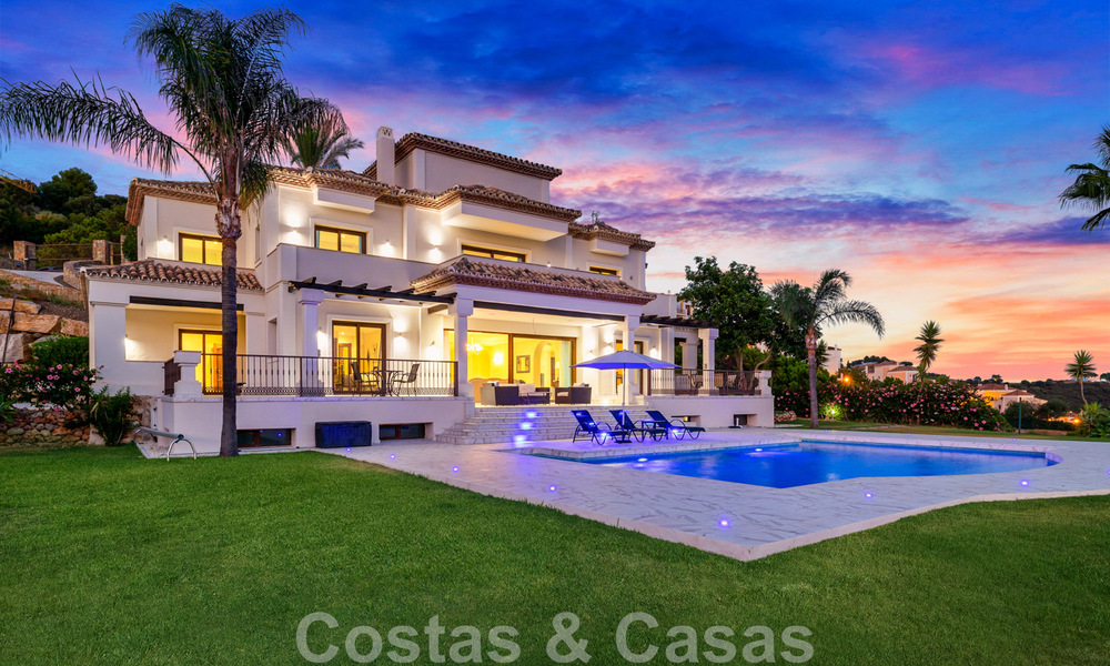 Luxury villa in a classical Mediterranean style for sale with sea views in Benahavis - Marbella 44089