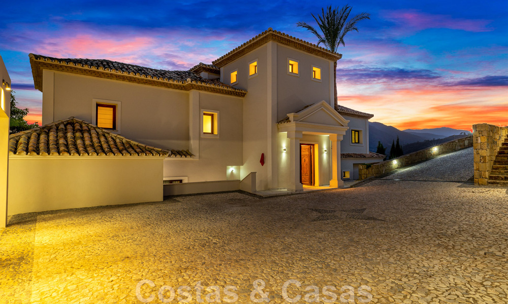 Luxury villa in a classical Mediterranean style for sale with sea views in Benahavis - Marbella 44091