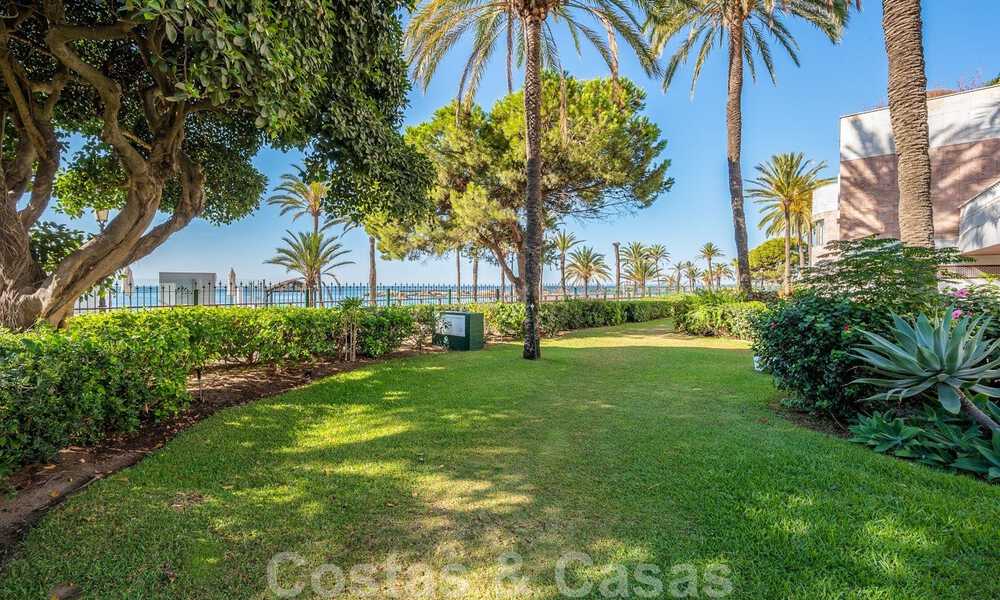 Renovated apartment for sale, with sea views, beachfront next to the Marina of Puerto Banus, Marbella 42075