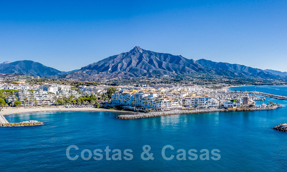 Renovated apartment for sale, with sea views, beachfront next to the Marina of Puerto Banus, Marbella 42078