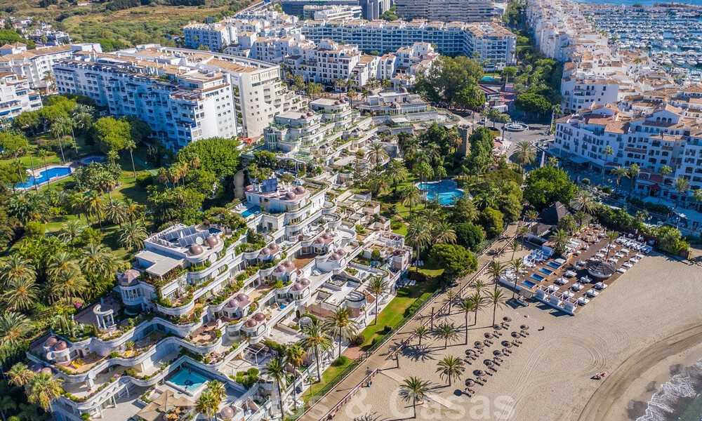 Renovated apartment for sale, with sea views, beachfront next to the Marina of Puerto Banus, Marbella 42081