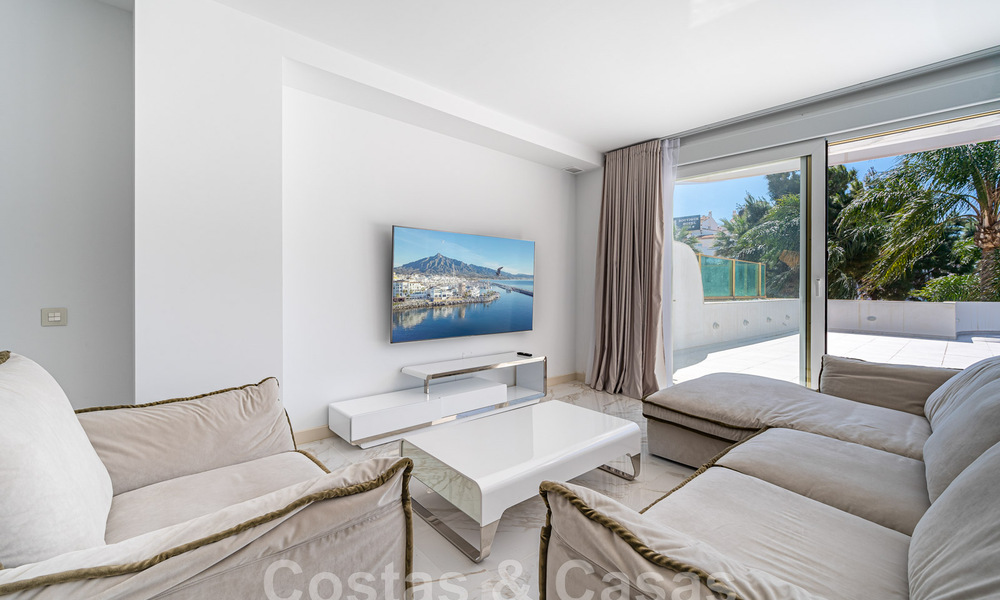 Renovated apartment for sale, with sea views, beachfront next to the Marina of Puerto Banus, Marbella 42237