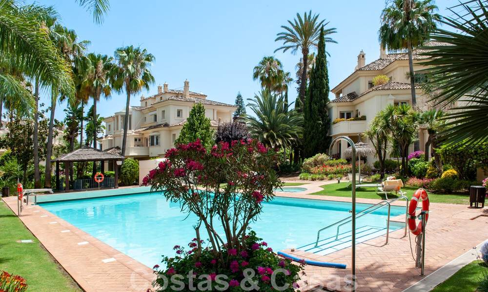 Luxury penthouse for sale in a beautiful frontline golf resort in Nueva Andalucia, Marbella 42204