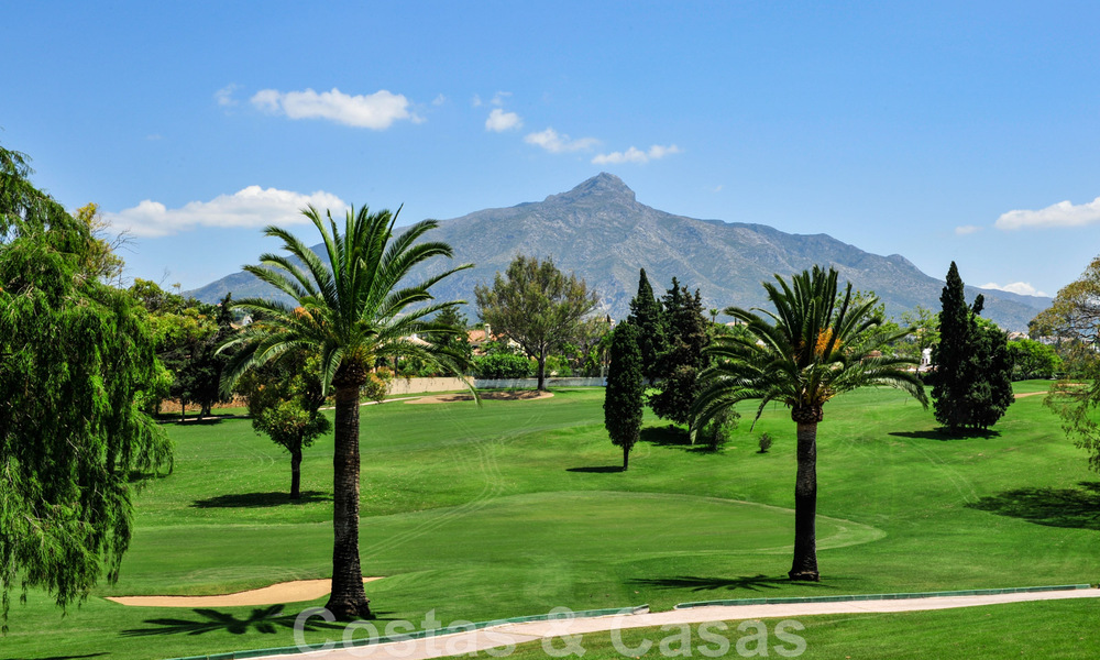 Luxury penthouse for sale in a beautiful frontline golf resort in Nueva Andalucia, Marbella 42280