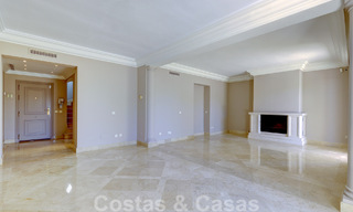 Luxury penthouse for sale in a beautiful frontline golf resort in Nueva Andalucia, Marbella 51662 