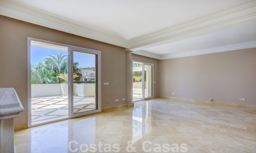 Luxury penthouse for sale in a beautiful frontline golf resort in Nueva Andalucia, Marbella 51664