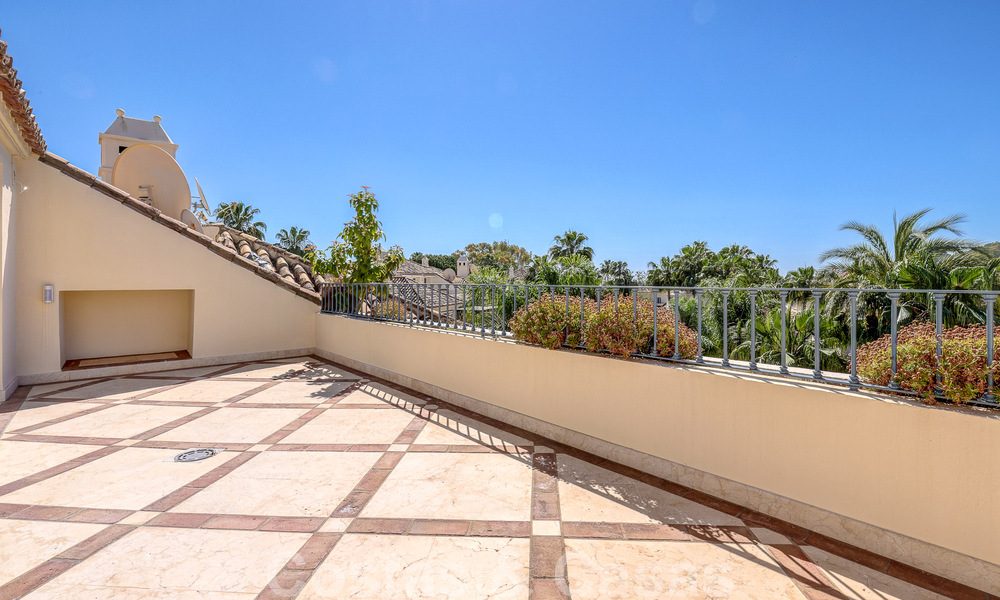 Luxury penthouse for sale in a beautiful frontline golf resort in Nueva Andalucia, Marbella 51701