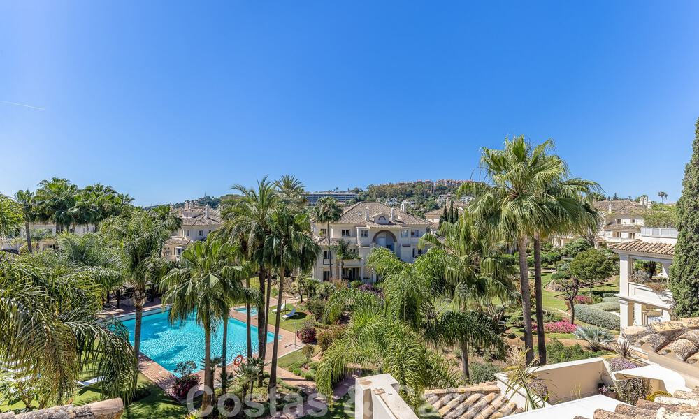 Luxury penthouse for sale in a beautiful frontline golf resort in Nueva Andalucia, Marbella 51702