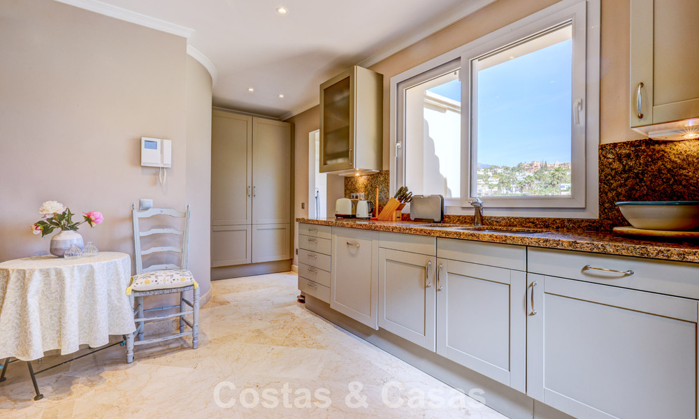 Luxury penthouse for sale in a beautiful frontline golf resort in Nueva Andalucia, Marbella 797006