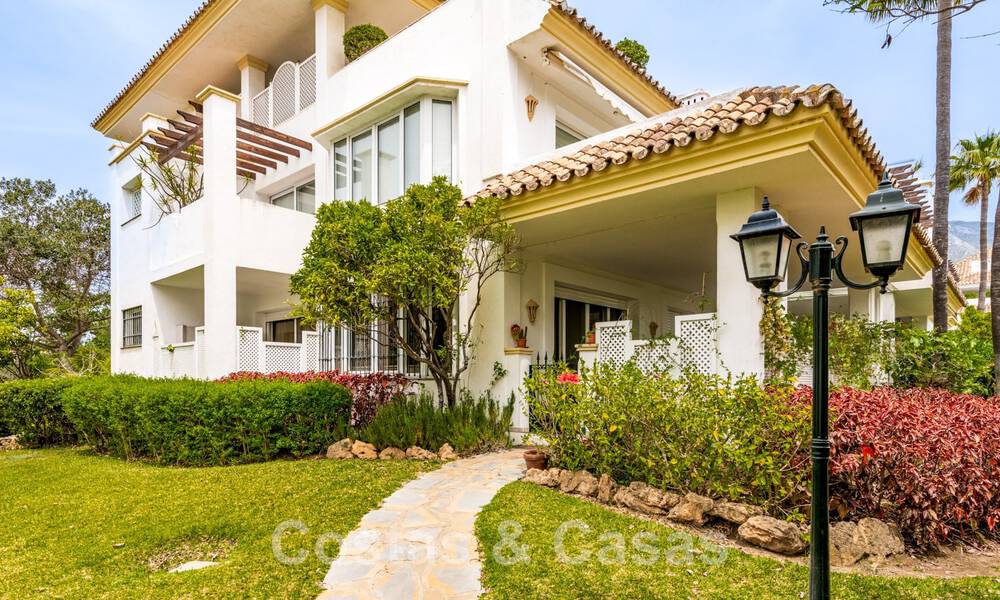 Renovated modern apartment for sale on the Golden Mile of Marbella. Ready to move in + furnished. 42291