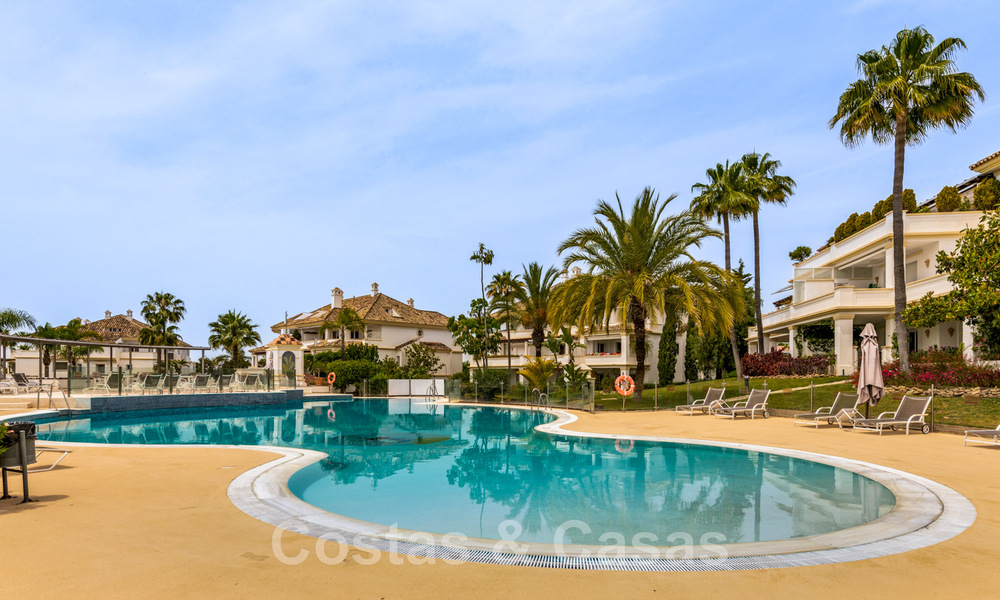 Renovated modern apartment for sale on the Golden Mile of Marbella. Ready to move in + furnished. 42318