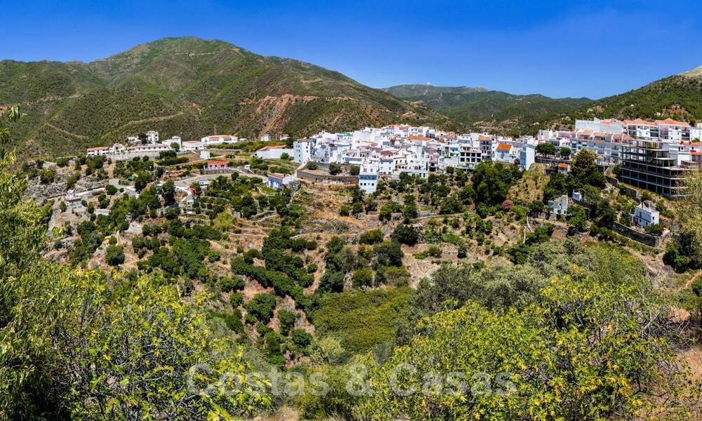 New luxury apartments for sale, with unobstructed views of the lake, the mountains and the coast towards Gibraltar, situated in the quiet Istán area, Costa del Sol 42596