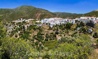 New luxury apartments for sale, with unobstructed views of the lake, the mountains and the coast towards Gibraltar, situated in the quiet Istán area, Costa del Sol 42596 