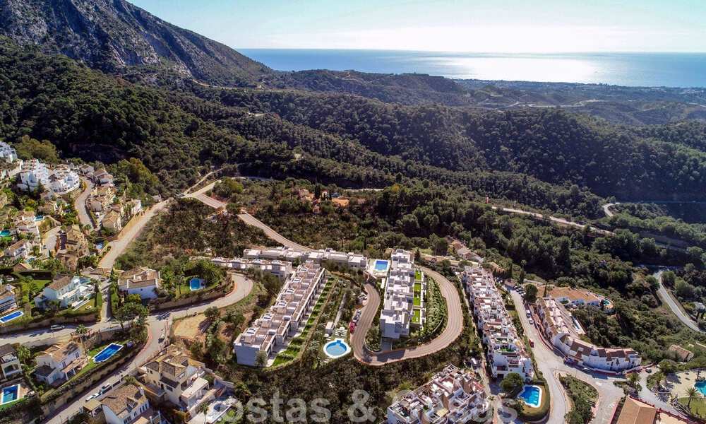New luxury apartments for sale, with unobstructed views of the lake, the mountains and the coast towards Gibraltar, situated in the quiet Istán area, Costa del Sol 42605