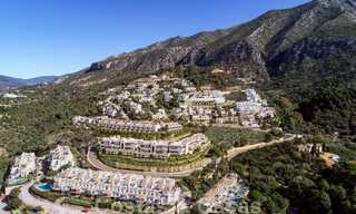 New luxury apartments for sale, with unobstructed views of the lake, the mountains and the coast towards Gibraltar, situated in the quiet Istán area, Costa del Sol 42606 