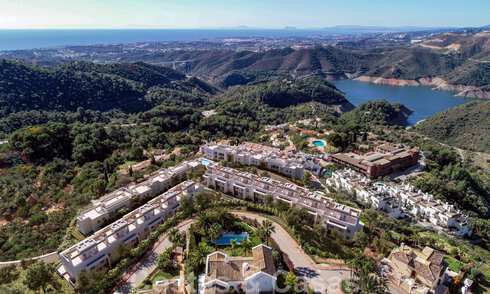 New luxury apartments for sale, with unobstructed views of the lake, the mountains and the coast towards Gibraltar, situated in the quiet Istán area, Costa del Sol 42607