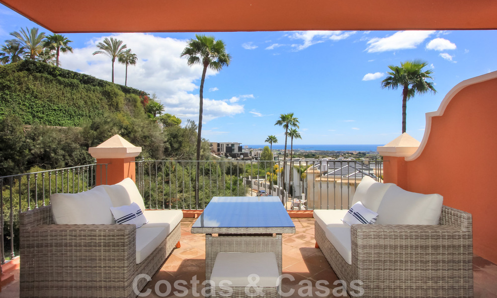 Large apartment for sale with lovely sea views in Benahavis - Marbella 42349
