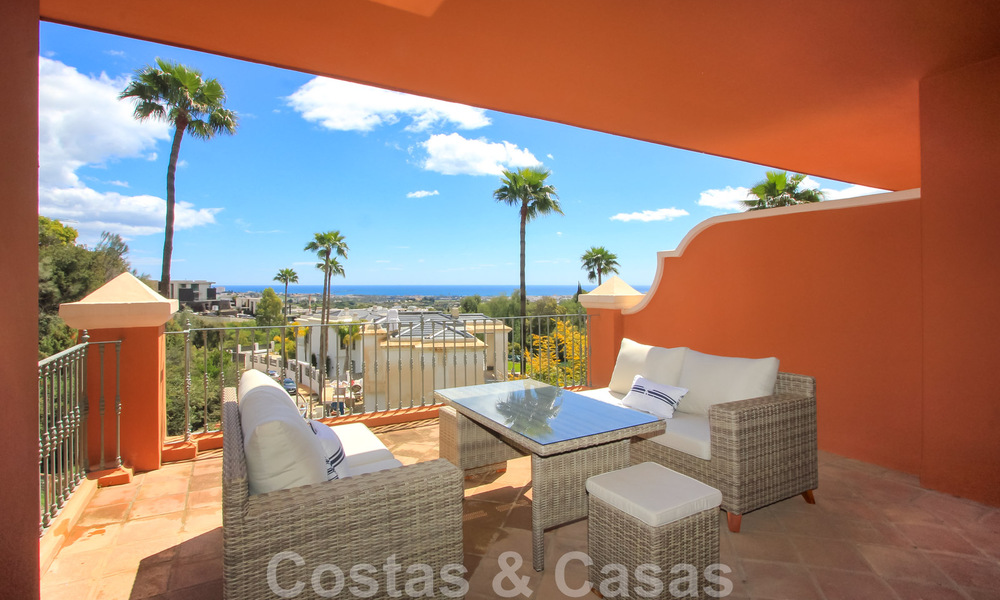Large apartment for sale with lovely sea views in Benahavis - Marbella 42350