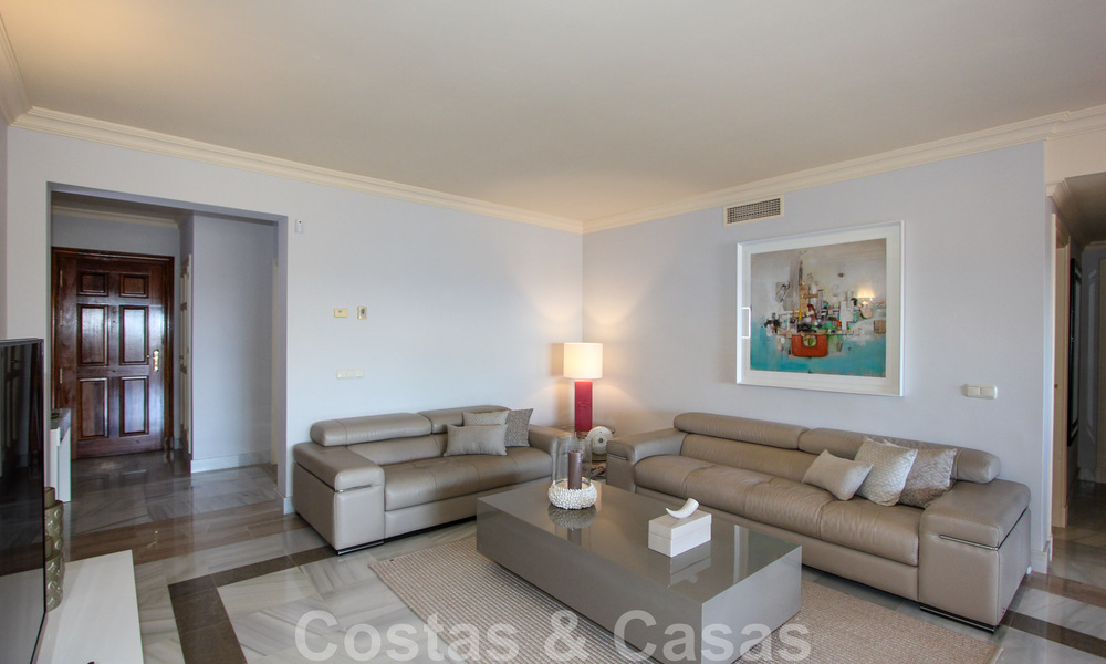 Large apartment for sale with lovely sea views in Benahavis - Marbella 42356