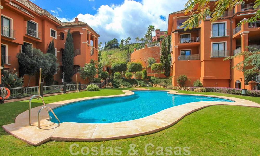 Large apartment for sale with lovely sea views in Benahavis - Marbella 42367