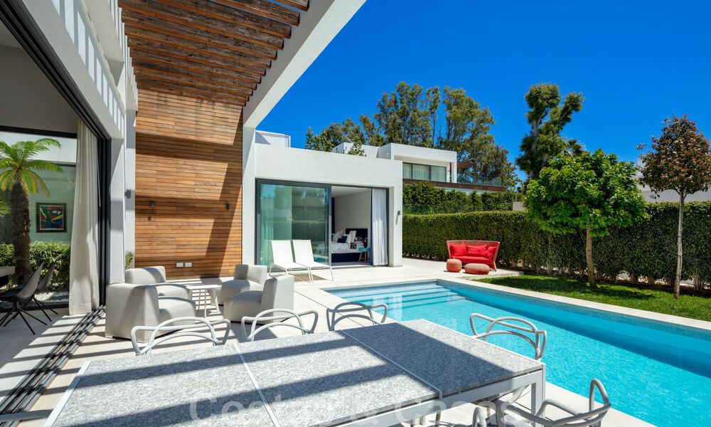 Modern villa for sale in a gated community between Marbella and Estepona 42420