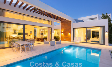 Modern villa for sale in a gated community between Marbella and Estepona 42438