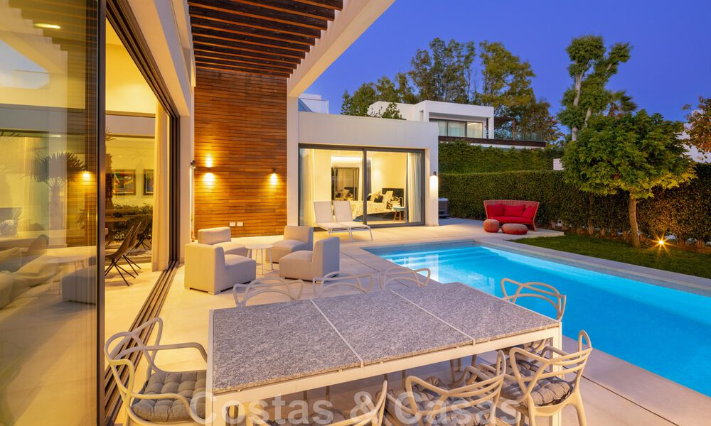 Modern villa for sale in a gated community between Marbella and Estepona 42439