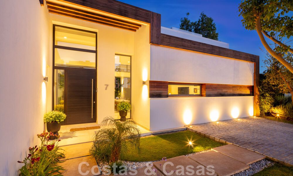 Modern villa for sale in a gated community between Marbella and Estepona 42442