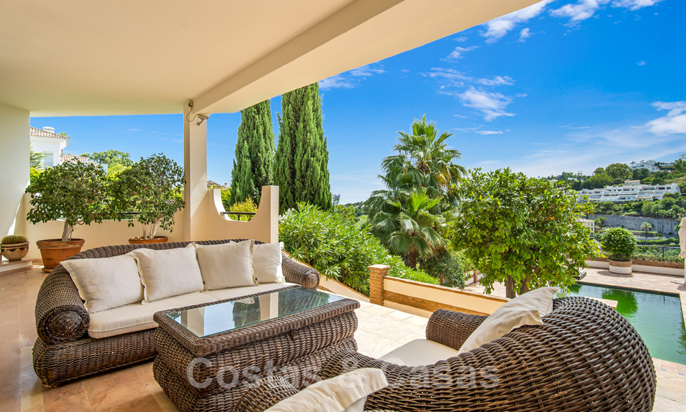 Andalucian villa for sale with sea views in a gated urbanization between Nueva Andalucia's golf valley and La Quinta golf, in Benahavis - Marbella 42775