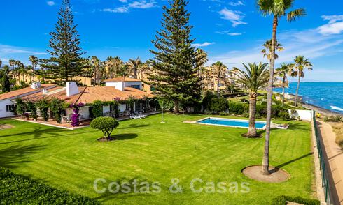 Traditional Spanish villa for sale, frontline beach with direct access to the beach on the New Golden Mile between Marbella and Estepona 42693