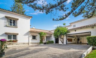 Traditional Spanish villa for sale, frontline beach with direct access to the beach on the New Golden Mile between Marbella and Estepona 42694 